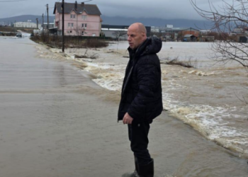 Vërshimet në Drenas: Lladrovci ngre alarmin, del me një apel për qytetarët