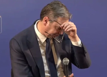 Mediat gjermane “kryqëzojnë” Vuçiç: Politikës me 4 karrige i ka ardhur fundi