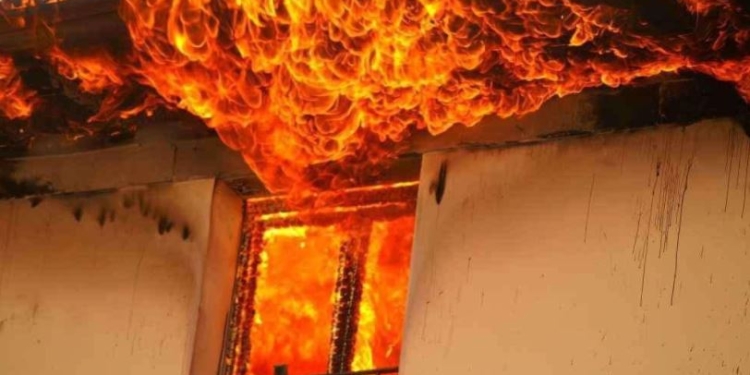 Një shtëpi shkrumbohet nga zjarri në Malishevë, humb jetën një 53-vjeçare