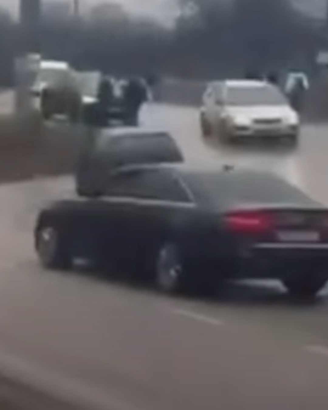 Aksident mes tre veturave në rrugën Pejë-Istog, katër të lënduar