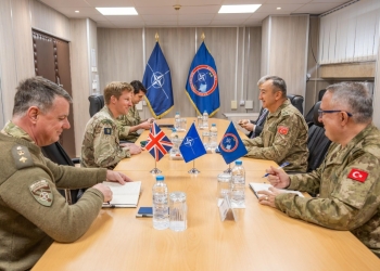 Komandanti i KFOR-it pret në takim gjeneralin britanik, flasin për sigurinë në Kosovë