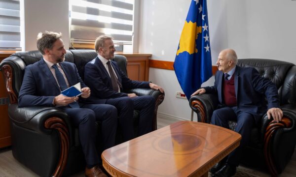 Ambasadori i BE-së takon ish-presidentin Sejdiu: Inkurajuese të shohësh angazhimin për të ardhmen europiane të Kosovës