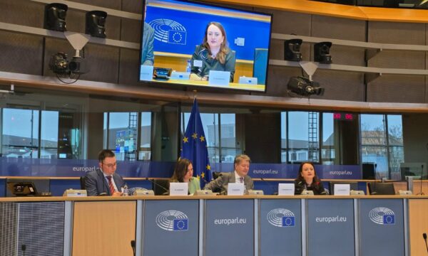 Nënkryetarja e PDK-së deklaron në Bruksel se me Kurtin po instalohet mendësia autoritare