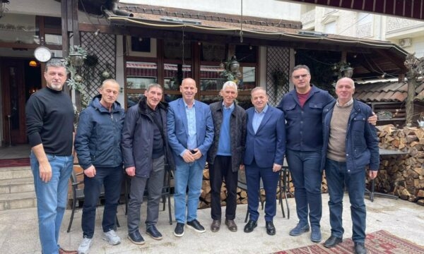 Lladrovci me vëllezërit e Kadri Veselit: Historia nuk rishkruhet, s’ka fuqi që e mjegullon arritjen e gjeneratës që çliroi Kosovën