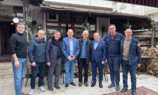 Lladrovci me vëllezërit e Kadri Veselit: Historia nuk rishkruhet, s’ka fuqi që e mjegullon arritjen e gjeneratës që çliroi Kosovën