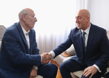 Haradinaj viziton Fadil Fazliun, pas lirimit nga Haga