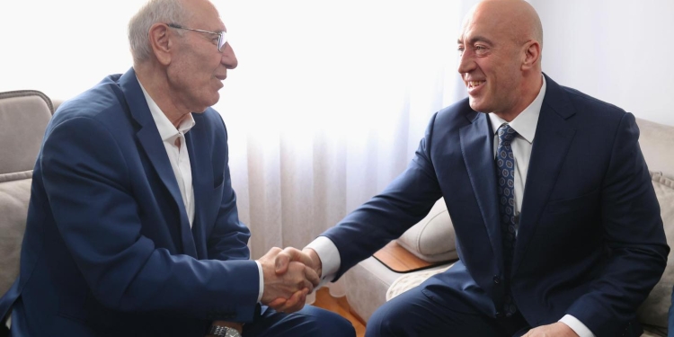 Haradinaj viziton Fadil Fazliun, pas lirimit nga Haga