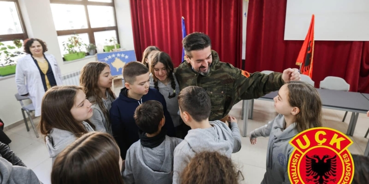 Asambleistët e PDK-së në Prishtinë kërkojnë që ora e parë e 16 shkurtit t’i kushtohet rolit të UÇK-së