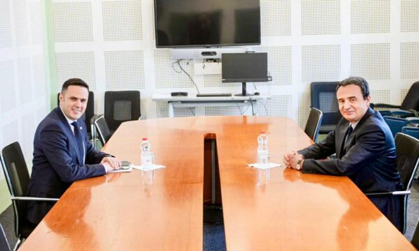 Publikohet foto nga takimi i Kurtit e Abdixhikut