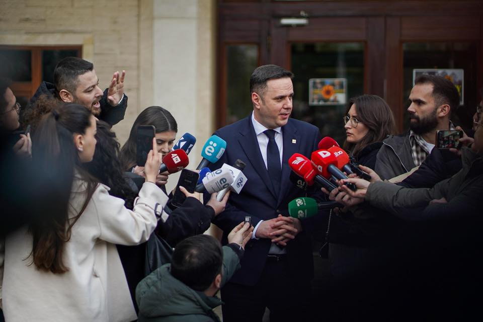 Abdixhiku shkruan pas takimit me Kurtin: Presidenca s’duhet të jetë vazhdim i shumicës