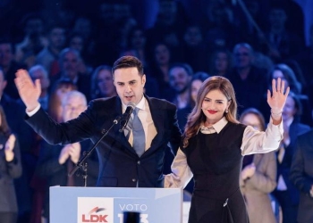 Biznesi për energji elektrike i bashkëshortes: Abdixhiku lëshohet në sulme dhe akuza ndaj gazetarëve