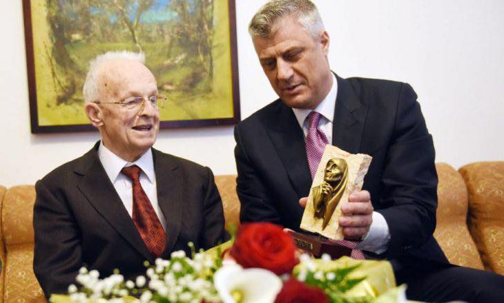 Lladrovci: Baca Adem dhe Hashim Thaçi, janë profile në faqet më të ndritshme të kombit tonë