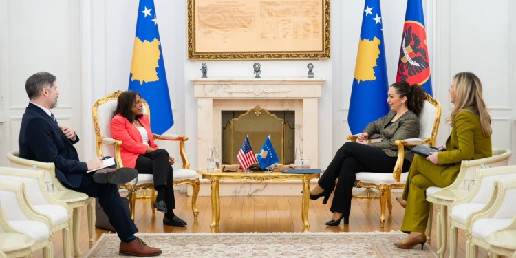 Osmani në takim me Prattipatin: Theksova rëndësinë e pranisë së KFOR-it në Kosovë