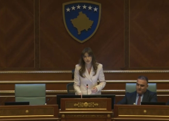 Haxhiu premton “paanshmëri” pasi u bë kryeparlamentare: Dallimet t’i mbajmë me respekt, s’është e domosdoshme të mendojmë njësoj