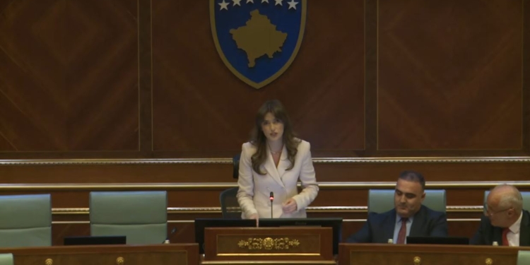 Haxhiu premton “paanshmëri” pasi u bë kryeparlamentare: Dallimet t’i mbajmë me respekt, s’është e domosdoshme të mendojmë njësoj