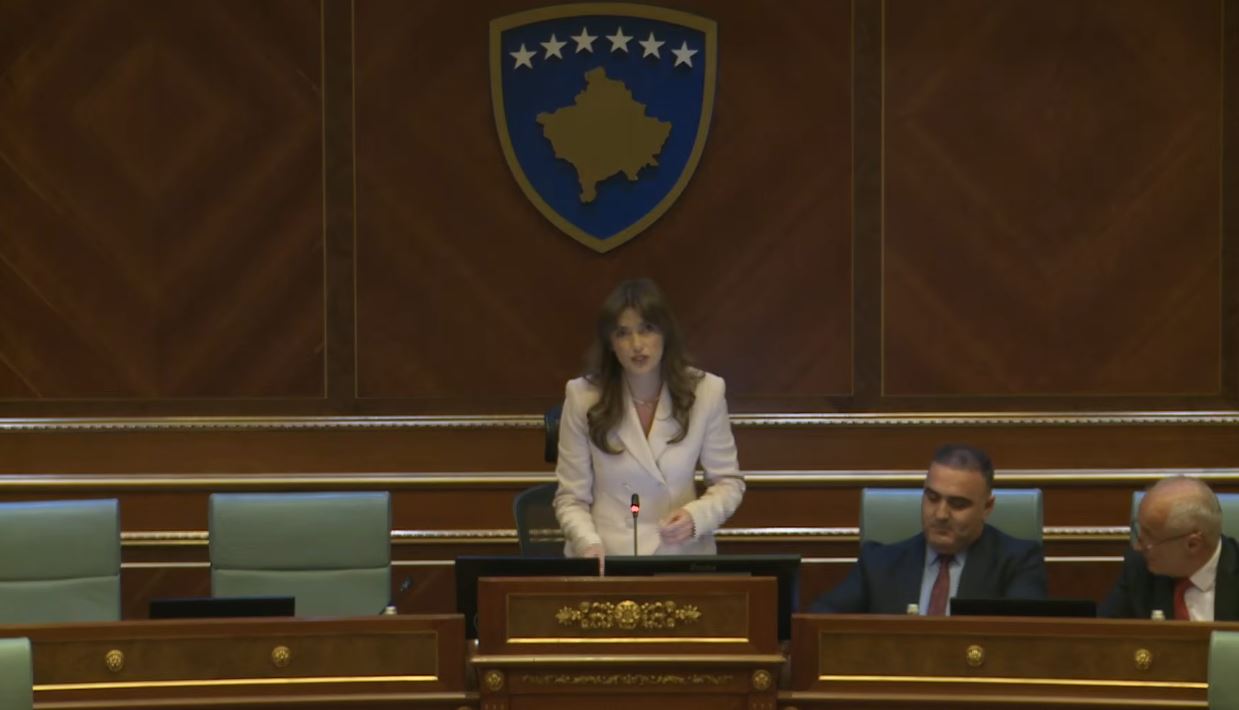 Haxhiu premton “paanshmëri” pasi u bë kryeparlamentare: Dallimet t’i mbajmë me respekt, s’është e domosdoshme të mendojmë njësoj