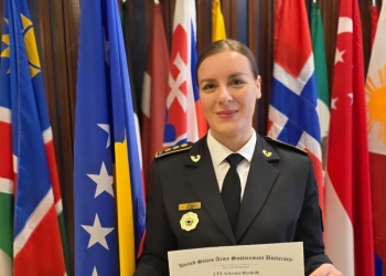 Ushtarja e FSK-së, Arbenita Haxholli diplomon në Kursin e Karrierës për Kapiten në ShBA