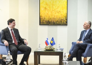 Bislimi pret në takim emisarin slloven për Ballkanin – flasin për zhvillimet në vend e rajon
