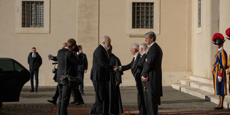 Edi Rama pritet në Pallatin Apostolik të Vatikanit