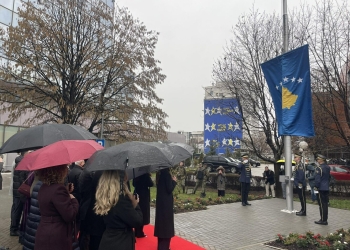 Ngritet flamuri i Kosovës në 18-vjetorin e pavarësisë