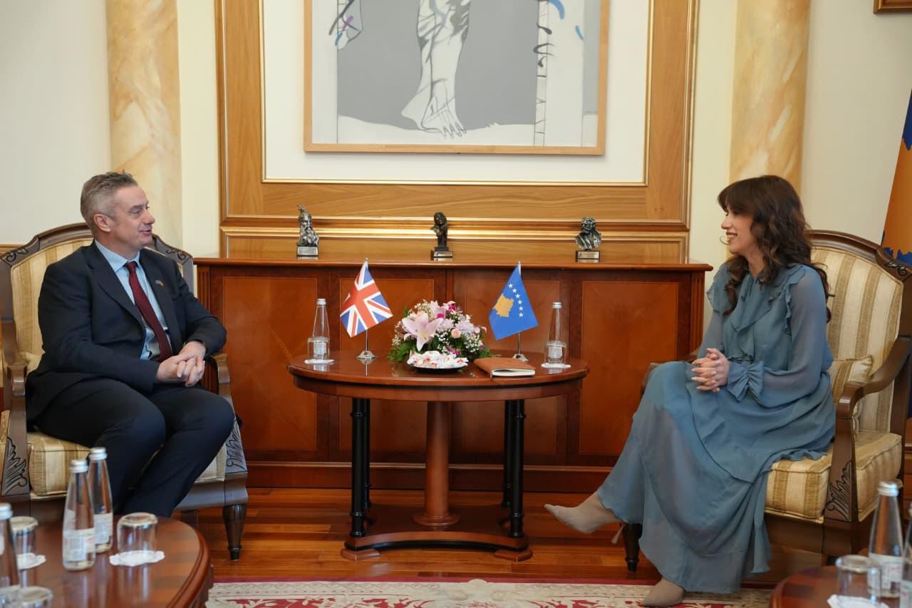 Hargreaves i shkon në takim Haxhiut, flasin për çështjen e presidentit