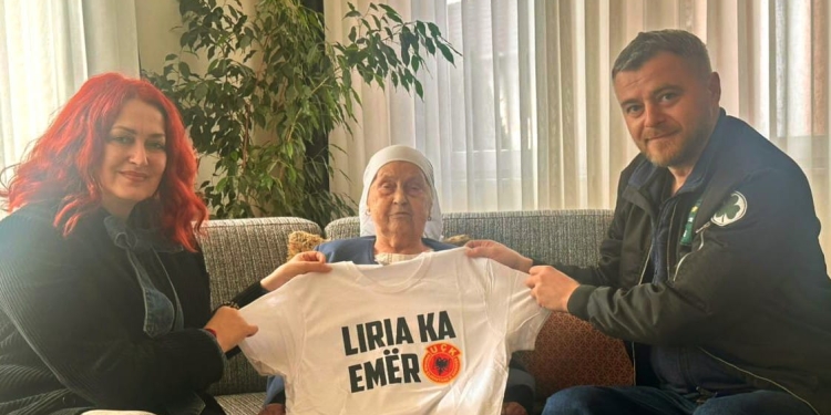 Nëna e ish-presidentit Thaçi mbështet marshin e 17 shkurtit