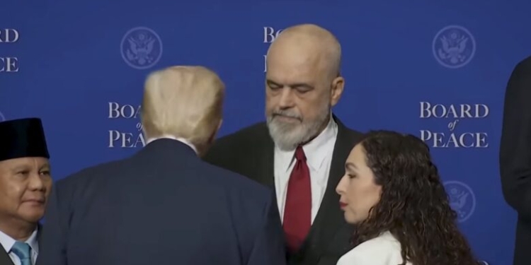 Përfundon mbledhja e Bordit të Paqes, Trump bisedon veçmas me Osmanin dhe Ramën