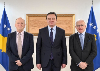 Kurti takon zyrtarët anglez, flasin për sigurinë në rajon e kontinent