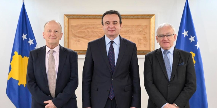 Kurti takon zyrtarët anglez, flasin për sigurinë në rajon e kontinent