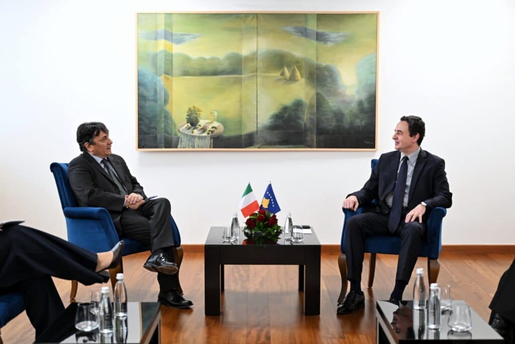 Kurti takon ambasadorin e Italisë në Kosovë, temë diskutimi zhvillimet aktuale politike në vend