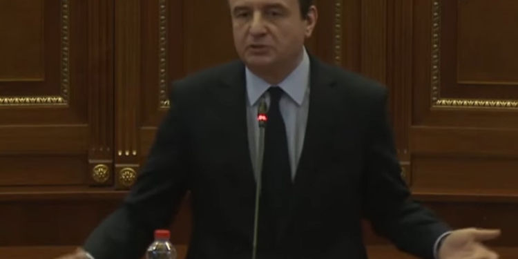 Kurti ikë në mes të debatit për buxhetin: Më duhet të shkoj e të rikthehem, do të marr pjesë pas një ore