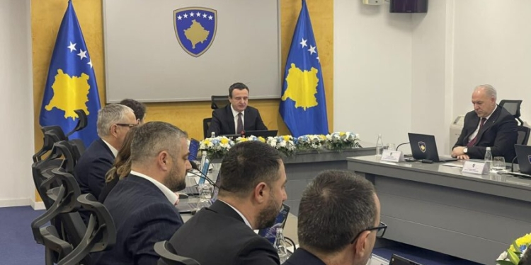 Në mbledhjen e qeverisë, Kurti: Disa përfaqësues të shpalljes së pavarësisë janë padrejtësisht në Hagë