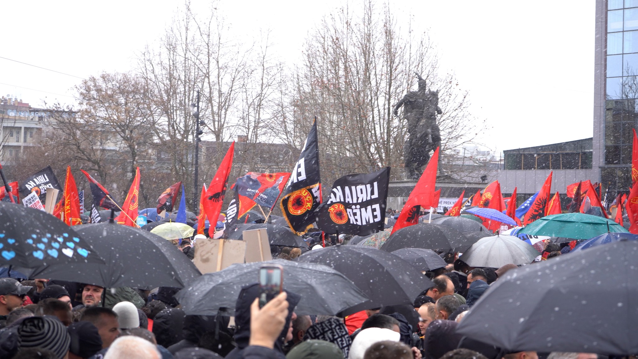 OVL-UÇK inicion peticion kombëtar për gjykim të drejtë ndaj ish-krerëve të luftës