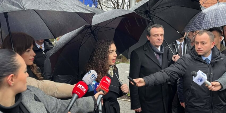 Osmani uron qytetarët për 18-vjetorin e Pavarësisë: Rrnoftë Republika e Kosovës