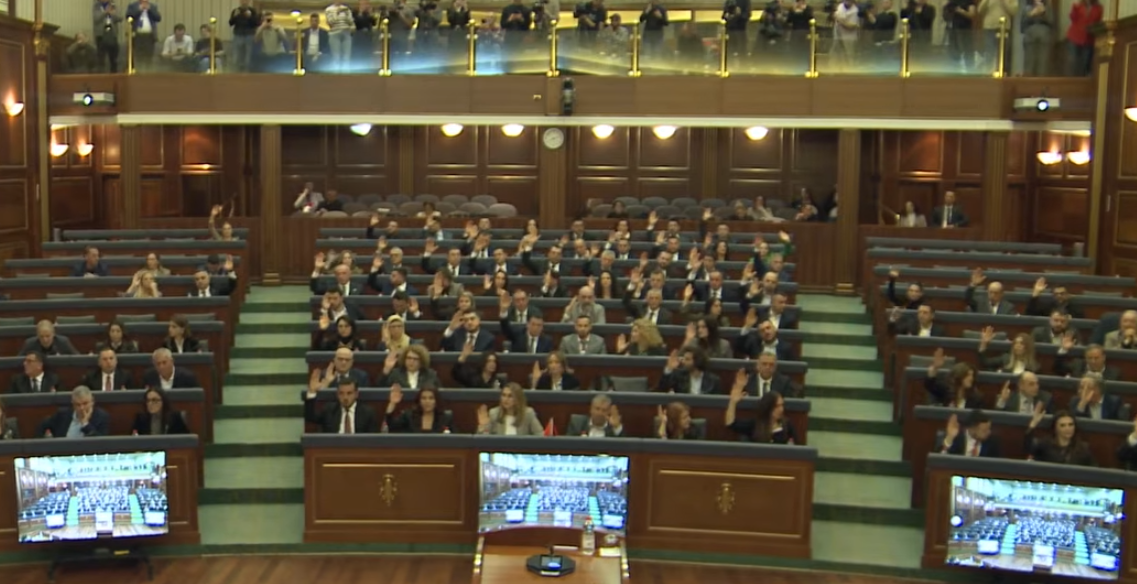 Pa votat e LDK-së, Kuvendi miraton rezolutën e PDK-së për krerët e UÇK-së në Hagë