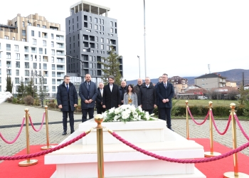 Kryetari i Prishtinës: Përulemi me respekt para atyre që kontribuan në shtetësinë e Kosovës