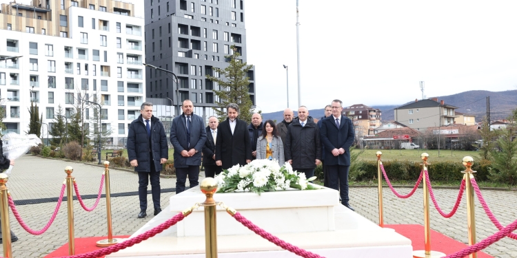 Kryetari i Prishtinës: Përulemi me respekt para atyre që kontribuan në shtetësinë e Kosovës