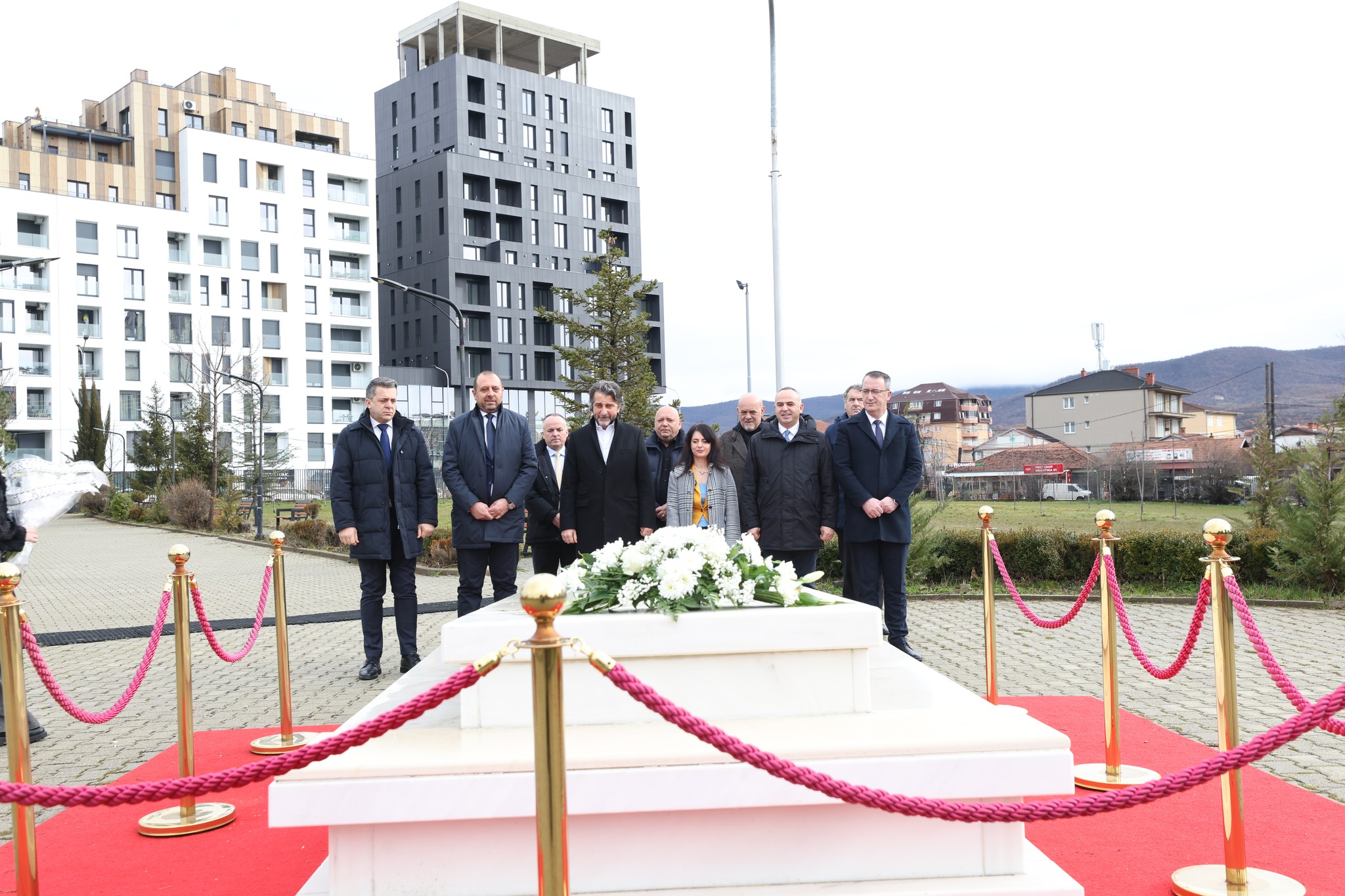 Kryetari i Prishtinës: Përulemi me respekt para atyre që kontribuan në shtetësinë e Kosovës