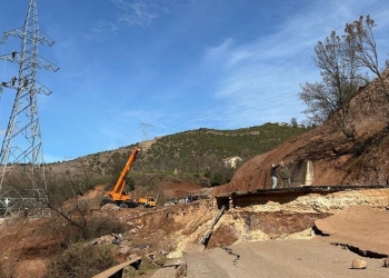 Ishin nisur për dializë në Elbasan, bllokohen 12 pacientë në aksin Hotolisht-Dragostunjë