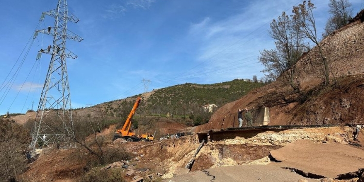 Ishin nisur për dializë në Elbasan, bllokohen 12 pacientë në aksin Hotolisht-Dragostunjë