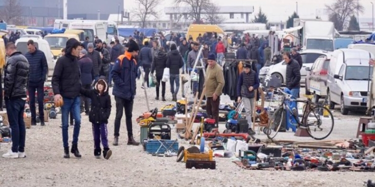 Gjobiten 15 shitës ilegalë në tregun e veturave në Prishtinë
