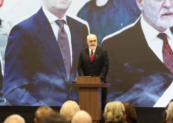 Rama: Gëzuar Pavarësinë, me keqardhjen që s’mund të jem në Prishtinë