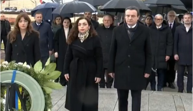 Në përvjetorin e pavarësisë, krerët e shtetit bëjnë homazhe në Prekaz