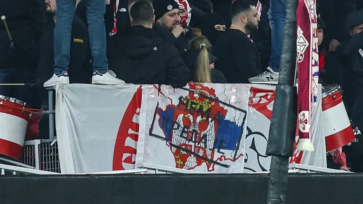 Tifozët e Lille me pankartë të turpshme për Kosovën, Crvena Zvezda  i falënderoi në frëngjisht