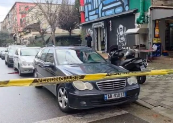 Pamje nga vendi ku u vra një person në Tiranë