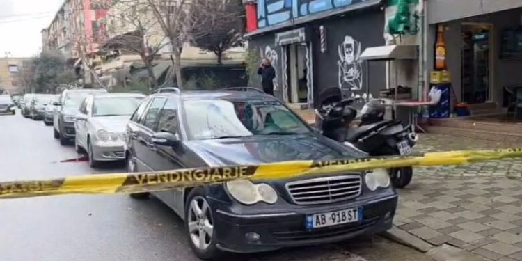 Pamje nga vendi ku u vra një person në Tiranë