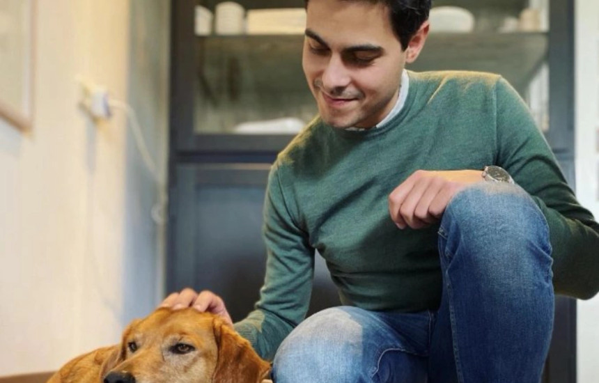 Rob Jetten, kryeministri holandez që adoptoi qenin nga Kosova