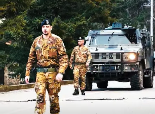 Ushtarët italianë vazhdojnë patrullat e rregullta në të gjithë Kosovën