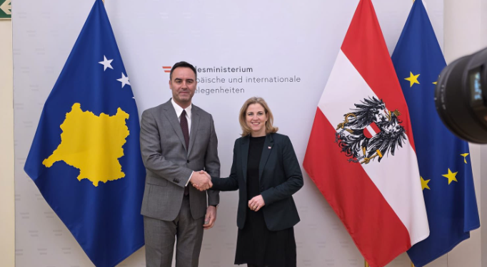 Konjufca nis punën si kryediplomat, takohet me ministren austriake