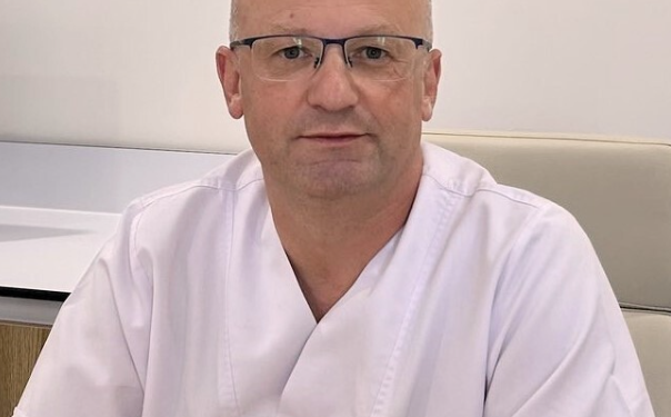 Reagon kirurgu Kelmendi: Siç shihet në pamje u vetëmbrojta, pasi u sulmova nga kolegu